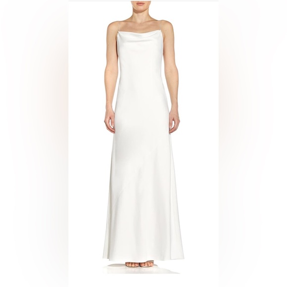 White gown - Picture 8 of 8